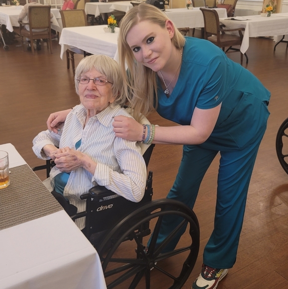 Meet your Posher, Brie! - Picture 7 of 9